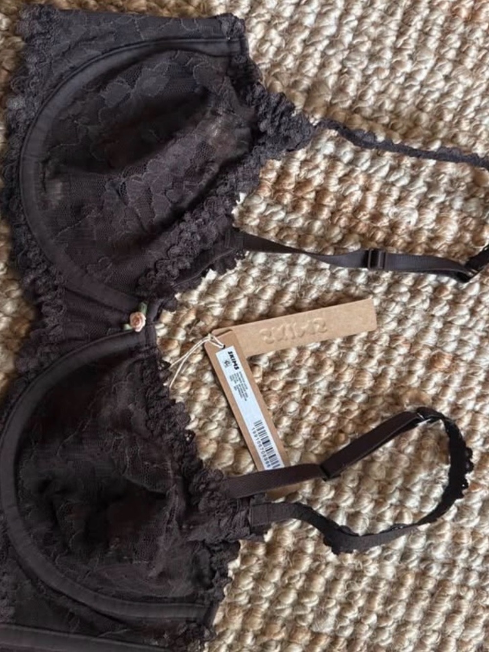 NWT SKIMS brown lace bra
36D